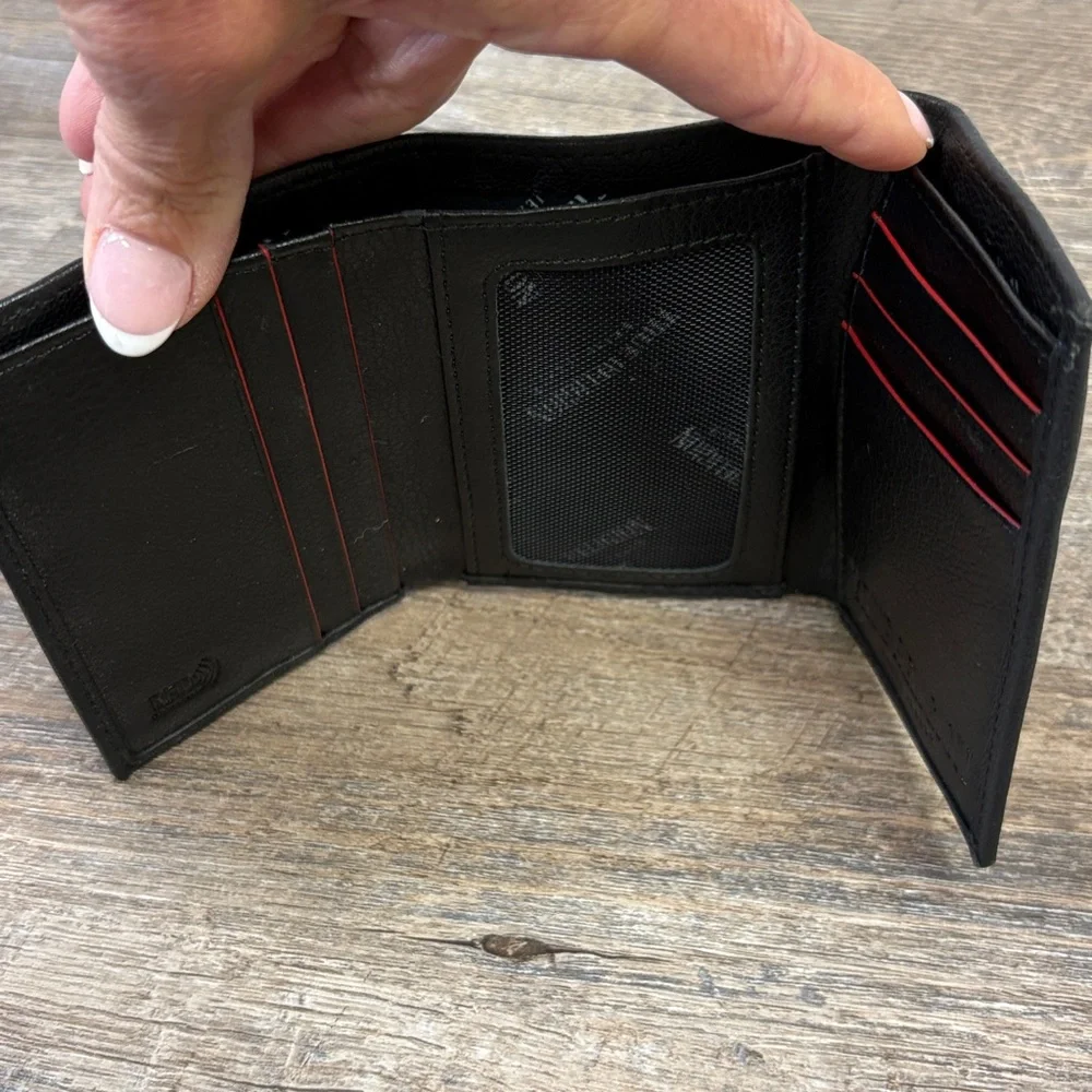 🔥 True Religion Genuine Leather Trifold Wallet – Black – Red Horseshoe Logo NWT